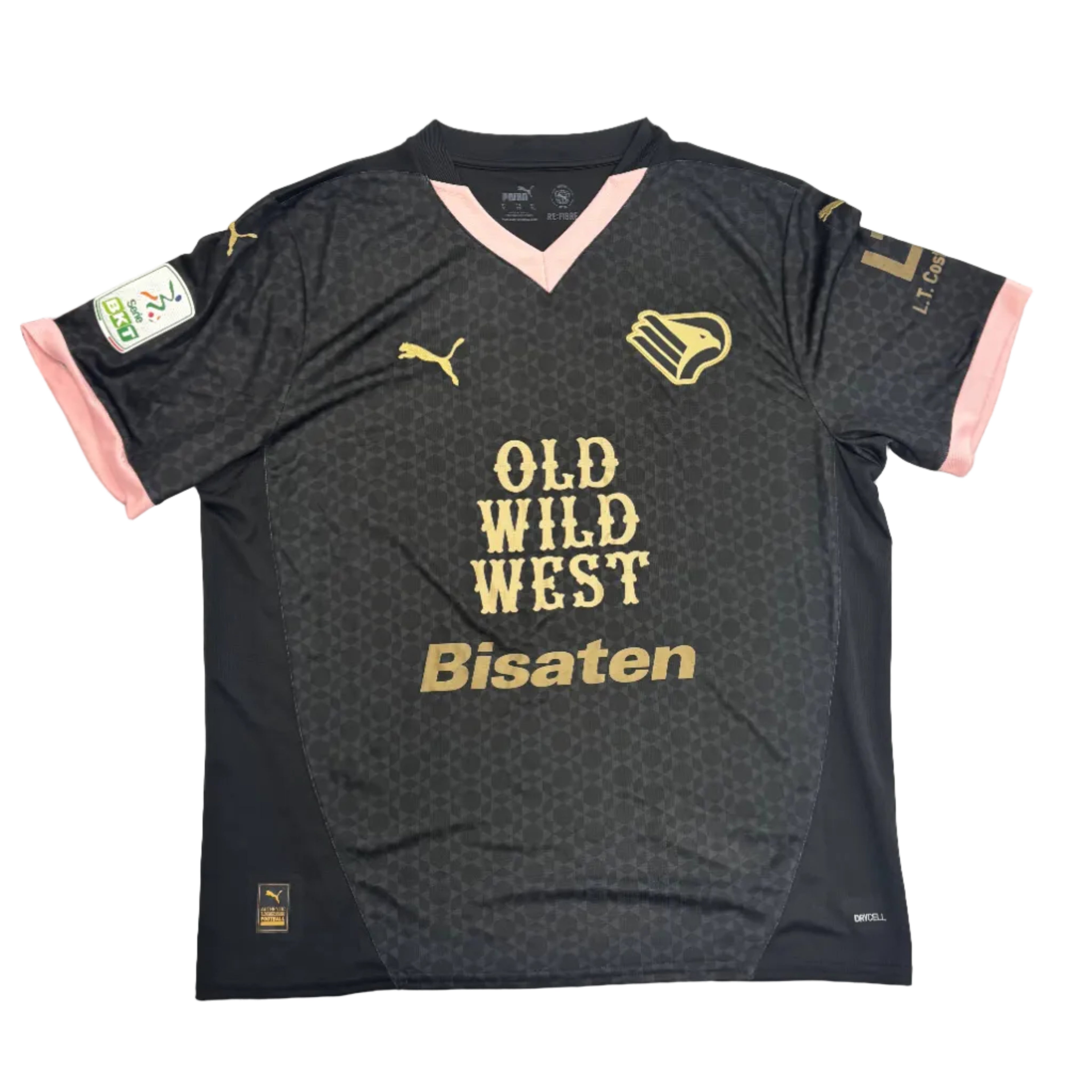 Gray sports jersey with 'Old Wild West Bisaten' text on a round white table.